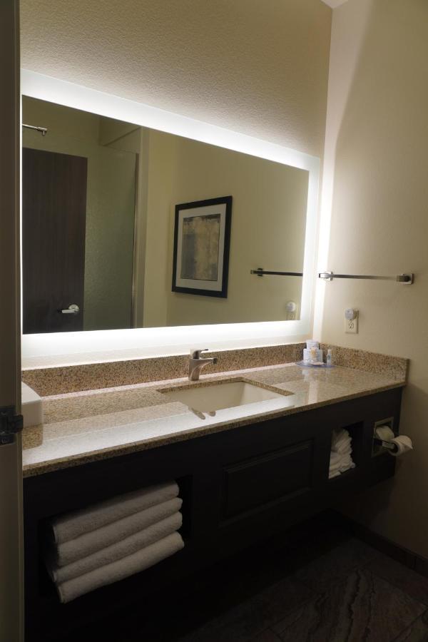 Comfort Inn & Suites Medina ภายนอก รูปภาพ